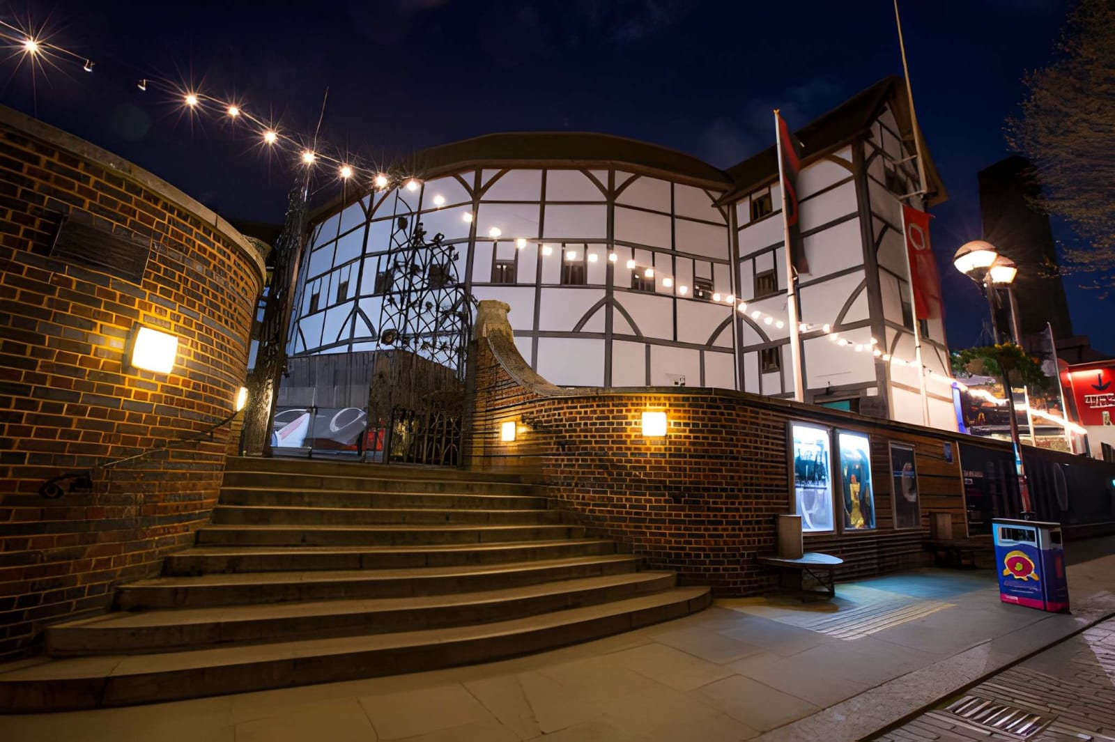 Shakespeare-globe-theatre-shows